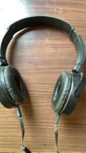 Contoh Headphone Monitoring yang Menghasilkan Bunyi Seimbang Dikedua Ear cups