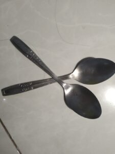 Dua Sendok Logam untuk Buat Musik