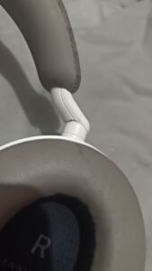 Earcup Sennheiser Momentum 4 Jarak Dekat