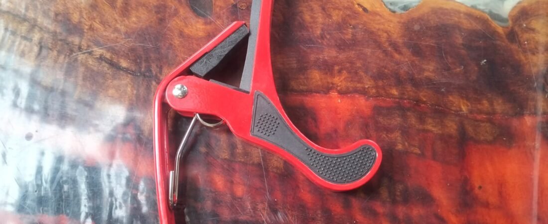 Rahasia Membuat Musik Indie Dengan Memasang Capo Pada Gitar dan Tips Memilih Capo Berkualitas