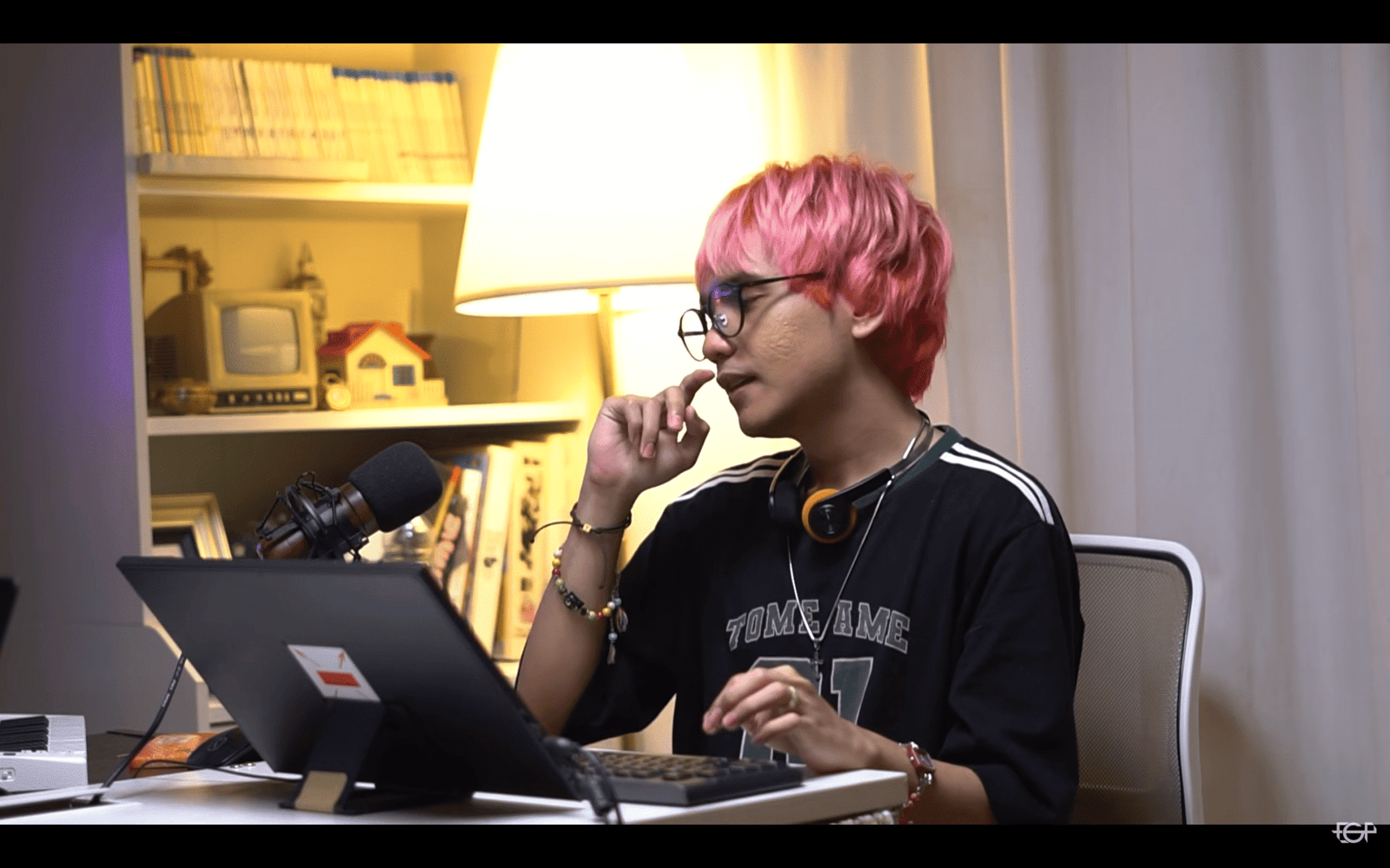 Bedah Teknik Produksi DIA: Ketika AKAI MPC, Wavetable, dan Dangdut Bertemu Dunia TikTok